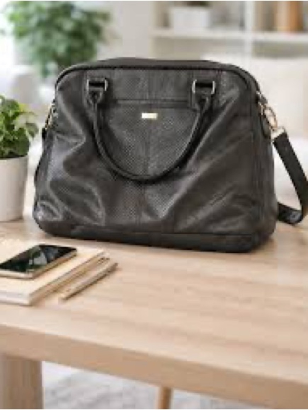 ♠️5/$25♠️Roots-Vintage Leather Crossbody Bag- imperfection in photo 3
